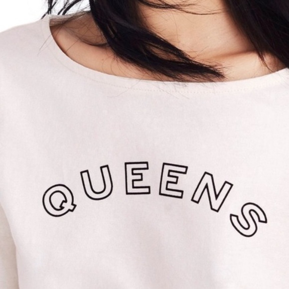Madewell Graphic Queens Long Sleeve Tee in Cream - Picture 2 of 6